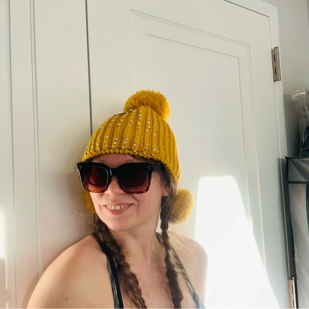 Crystals 3-Pompons Cable Knit mini Hat